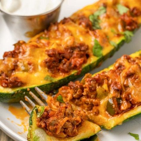 Mexican Zucchini Boats - Maebells Beef Zucchini Boats, Mexican Zucchini Boats, Zucchini Bread Muffins, Mexican Zucchini, Best Zucchini Bread, Stuffed Zucchini Boats, Carb Dishes, Spicy Tacos, Meat Dish