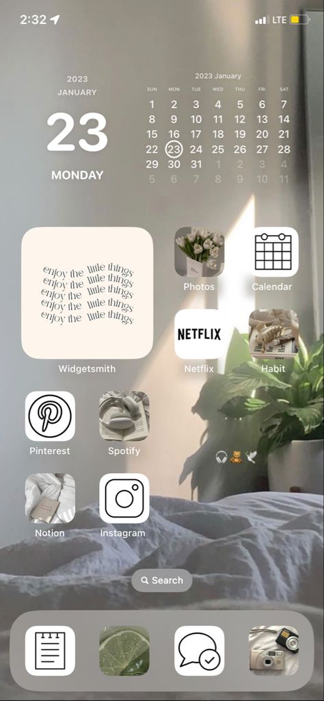 #aesthetic #cleangirlaesthetic #wallpaper #iphone Iphone Wallpaper Clean Aesthetic, Clean Girl Aesthetic Homescreen, Clean Girl Phone Aesthetic, Clean Girl Ios Homescreen, Clean Phone Aesthetic, Aesthetic Phone Wallpaper Ideas, That Girl Phone Layout, Cleangirlaesthetic Wallpaper, Clean Girl Homescreen Layout