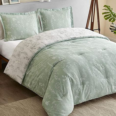 Green Comforter Bedroom, Twin Bed Comforter Sets, Green Comforter Sets, Grey And White Bedding, Bedding Comforter Sets, Flower Comforter, Queen Size Comforter Sets, Holiday Gif, King Size Comforter Sets