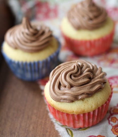 Nutella Cream Cheese Frosting | Turn the addictive Nutella chocolate-hazelnut spread into a creamy frosting. Nutella Cream Cheese Frosting, Milk Cupcakes, Nutella Cream Cheese, Nutella Cream, Nutella Recipes Easy, Nutella Frosting, Nutella Desserts, Chocolate Malt, Malted Milk