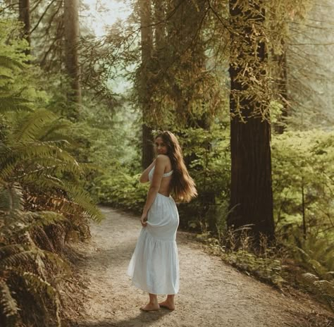 Senior Pictures In Forest, Willow Tree Senior Pictures, Tree Senior Pictures, Willow Tree Photoshoot, Forest Senior Photos, Woods Senior Pictures, Forest Senior Pictures, Pretty Senior Pictures, Outdoor Photoshoot Inspiration