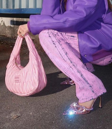 amor on Twitter: "this Miu Miu bag & Mach & Mach shoes are the perfect combination… " Diamond Bow Heels, Stunning Heels, Pink Stilettos, Dark Look, Miu Miu Bag, Diamond Bows, Pink Pumps, Bow Heels, Sparkling Diamond