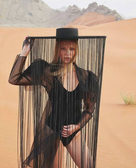 Mode Editorials, Hat Photo, Looks Party, Model Inspo, Photoshoot Themes, Party Look, Birthday Photoshoot, Burning Man, Party Looks