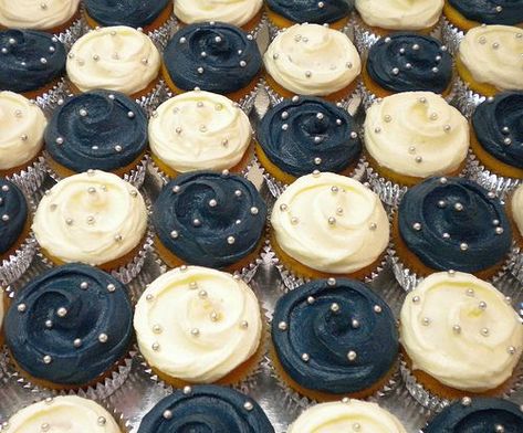 Navy Blue And Silver Cupcakes, Navy Blue Wedding Cupcakes, Blue And Silver Cupcakes, Navy Cupcakes, Diamonds And Denim Party, Pearl Cupcakes, Cupcakes White, Décoration Baby Shower, Baby Shower Garcon