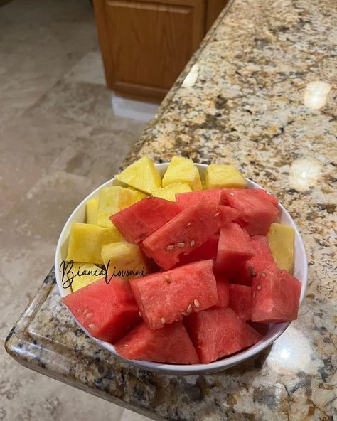 Pineapple Watermelon, Raw Vegan Diet, Classic Cheesecake, Food Babe, Vegan Diet, Raw Vegan, Healthy Eats, Aesthetic Food, Fresh Fruit