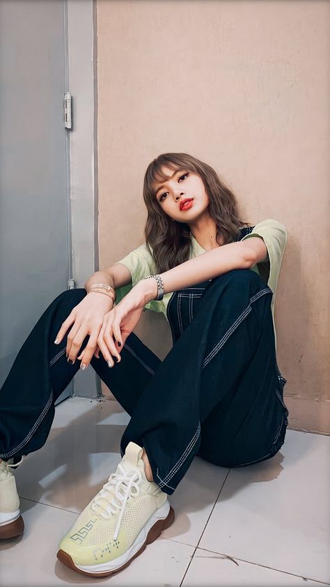 Lisa Bp, Lisa Blackpink Wallpaper, Black Pink Instagram, Black Pink Songs, Kim Jisoo, Black Pink Kpop, Blackpink Fashion, Lalisa Manoban, Blackpink Lisa