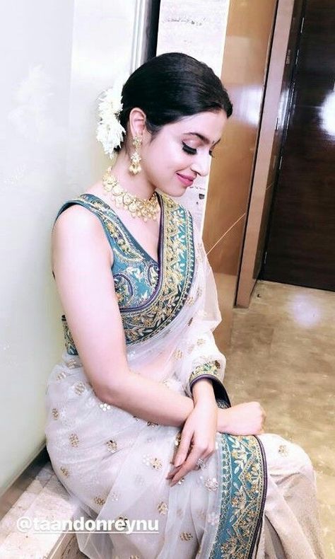 Divya Khosla Kumar Saree, Divya Khosla Kumar, Divya Khosla, Sari India, Indian Sari Dress, Sari Dress, Indian Fashion Saree, Saree Designs Party Wear, Saree Blouse Designs Latest