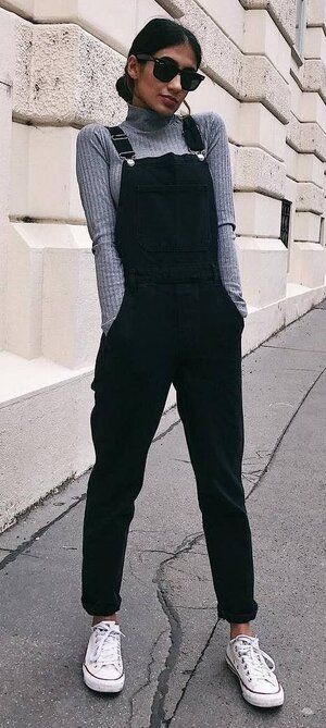 Ootd Hijab Casual Outfit Ideas, Black Overalls Outfit, Style Salopette, Dungaree Outfit, Looks Adidas, Girly Outfit, Sweater Outfits Fall, Overall Outfit, Overalls Outfit