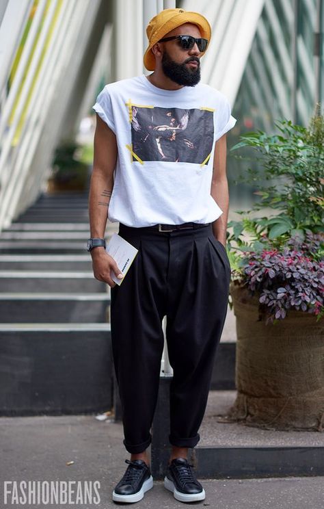 Der Gentleman, Most Stylish Men, Men Street Fashion, Cool Summer Outfits, Street Style Trends, Men Street, Fashion Gallery, Mens Streetwear, Mens Street Style