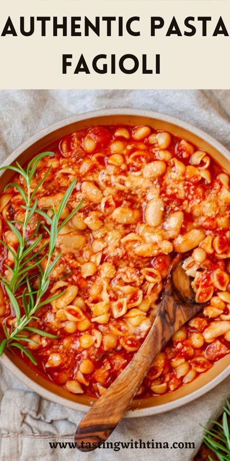 This authentic pasta fagioli recipe is the only one you'll ever need! This super easy soup recipe is done in 30 minutes and only has four steps. Rigatoni Soup Recipes, Pasta Fasul Recipe, Pasta Fagioli Authentic, Authentic Pasta Fagioli, Vegetarian Pasta Fagioli, Pasta Fagioli Soup Recipe, Authentic Pasta, Easy Soup Recipe, Pasta Side