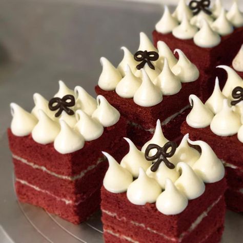 Apron4Two on Instagram: “So rich, so tasty, so cakey! Red Velvet mini cakes with small dollops of cream cheese frosting 🤍 . . . #redvelvet #redvelvetcakes…” Red Velvet Small Cake, Small Cake, Red Velvet Cake, Cheese Frosting, Cream Cheese Frosting, Mini Cakes, Frosting, Cream Cheese, Red Velvet