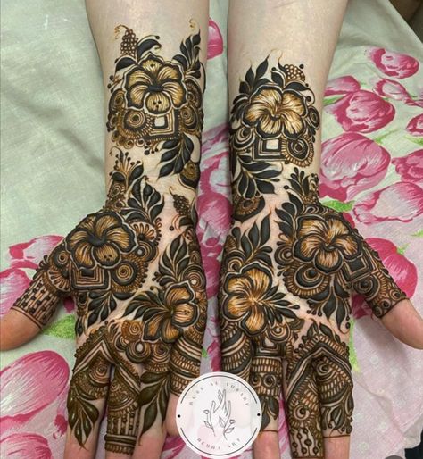 Dubai Flower Mehndi Design, 3 D Mehendi Design, Dubai Floral Mehendi Designs, Hibiscus Mehndi Design, Floral Mehandi Designs For Hands, Hibiscus Mehendi Design, Hibiscus Flower Mehendi Designs, Mehndi Designs Dubai Style, Dubai Mehendi Designs Rose