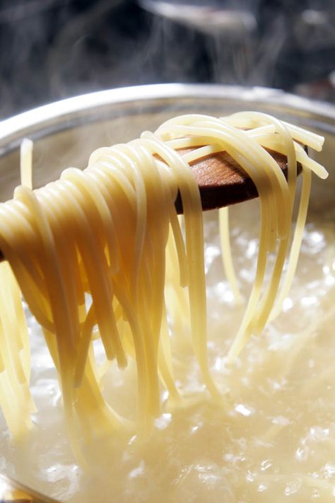 Domestic Details: 10 Tips for Cooking Perfect Pasta Comfort Pasta, Spaghetti Dinner, Pasta Roller, Handmade Pasta, America's Test Kitchen Recipes, Kitchen Skills, Spaghetti Noodles, Pasta Machine, Pasta Dough