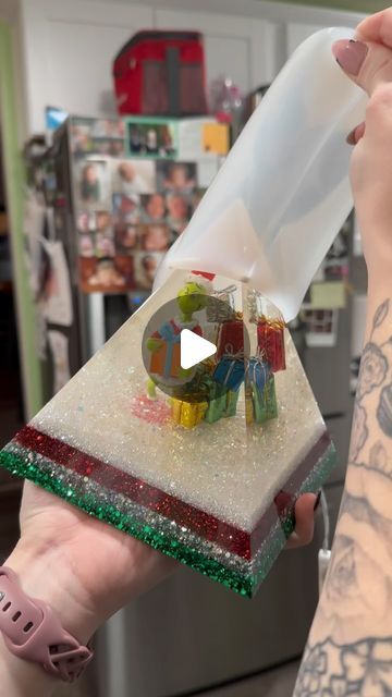 Resin Pyramid, Resin Pour, Diy Epoxy, Epoxy Resin Crafts, Just A Reminder, The Grinch, Satisfying Video, Tyler The Creator, Resin Diy