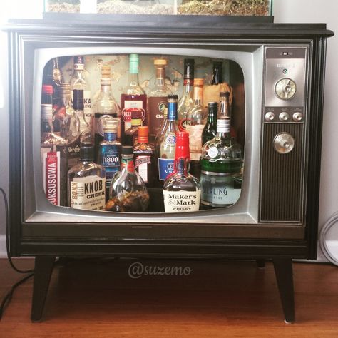 Tv Liquor Cabinet, Liqour Cabinet, Renewed Furniture, Bar Concept, Upcycle Furniture, Diy Tv, Tv Box, Box Tv, Pub Bar