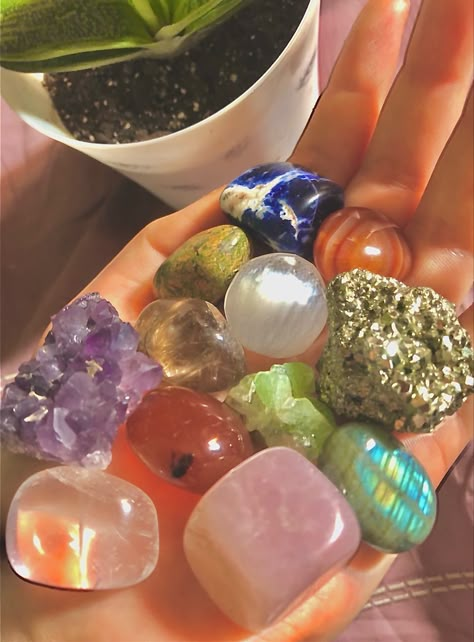 Crystal Room, Crystal Vibes, Crystal Aesthetic, Spiritual Crystals, Inner Healing, Pretty Rocks, Cool Rocks, Crystal Candles, Crystal Gems