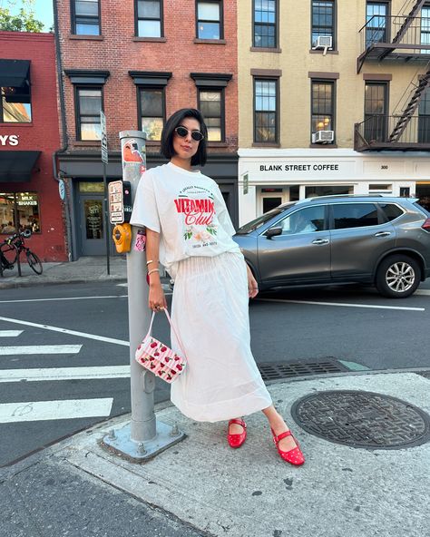 Sunny hunny 🍊🍹🌴. - Tshirt: @hm Skirt: @hm Shoes: @sam_edelman - #fashionstyle #moda #nycfashion #style #stylish #styleblogger #fashionblogger #fashioninspo Summer outfits • hm outfits • long skirt • Skirt And Tshirt Outfits Summer, Long Skirt And Tshirt Outfits, Skirt And Tshirt Outfits, Skirt And Tshirt, Outfits Long Skirt, Tshirt Outfit Summer, Adidas Aesthetic, Hm Shoes, Tuesday Mood