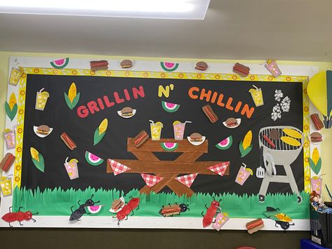 Bbq Bulletin Board Ideas, Grill Bulletin Board Ideas, Toddler Bulletin Boards, Grilling Art, Work Bulletin Boards, Preschool Boards, Summer Bulletin Boards, Bullentin Boards, Teacher Boards