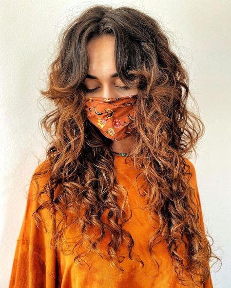 Long Highlighted Curly Hair with Curtain Bangs Long Bangs On Curly Hair, Long Wavy Hair With Layers And Curtain Bangs, Long Shag Curly Hair No Bangs, Haircut Ideas For Curly Hair Long, Highlight Wavy Hair, Curly Shag Long Bangs, Long Curls Haircut, Long Curly Hair And Bangs, Curtain Bangs With Natural Curly Hair