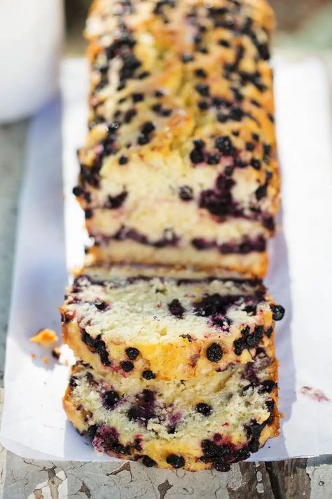 Ina Garten Blueberry Crumb Cake - Delish Sides Ina Garten Aesthetic, Blueberry Rhubarb Crisp, Blueberry Crumb Cake Recipe, Lemon Creme Cake, Ina Garden, Lemon Blueberry Loaf, Blueberry Rhubarb, Blueberry Crumb Cake, Heritage Recipes