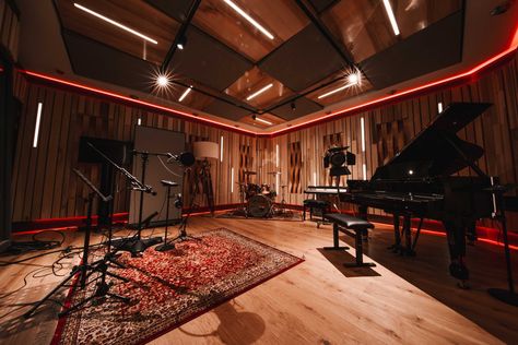 Recording Studio Floor Plan, Music Studio Room Luxury, Music Room School, Sound Studio Design, Recording Studio Design Home, Music Studio Room Design, Studio Room Design, Radio Studio, Music Lounge