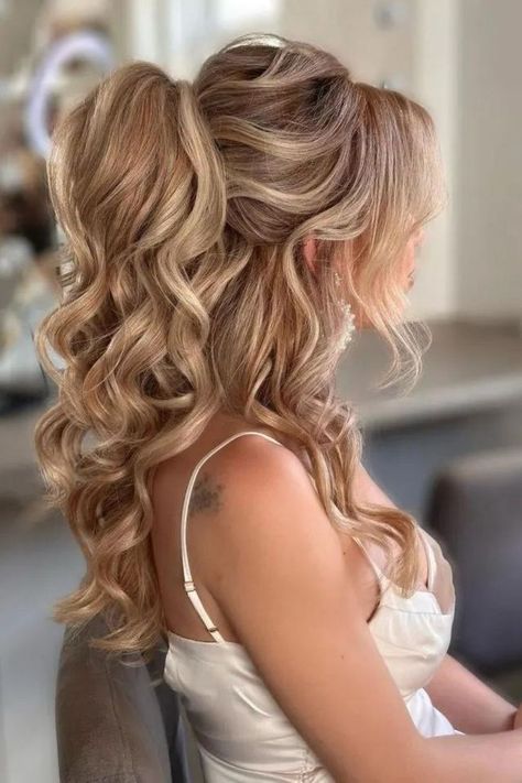 24 Half-Up Half-Down Hairstyles That Make Wedding Dreams Come True Half Up Bridal Hairstyles, Up Bridal Hairstyles, Modern Bridal Hairstyles, Hair Trends 2024, Hairstyle 2024, Half Up Hairstyle, Bridal Hair Half Up, Wedding Hair Half, Half Ponytail