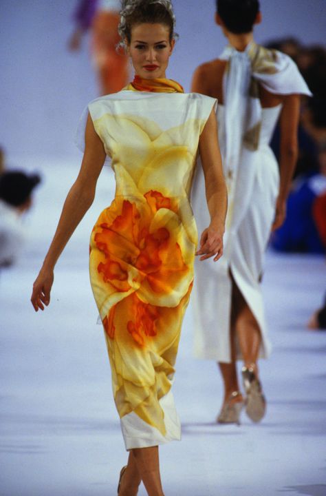 1990s Supermodels, Karen Mulder, Catwalk Models, Vintage Runway, Isaac Mizrahi, Beauty And Fashion, Classy Dress, Beautiful Fashion, Tie Dye Skirt