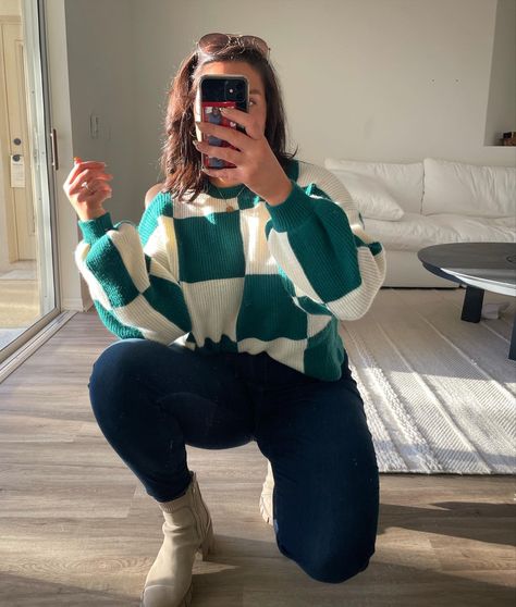 Knit sweater, with green checkered pattern and balloon sleeve Green Knit Sweater, Green Checkered, Ruffled Sleeve Top, Bucket Hats, Checkered Pattern, Fashion Essentials, Corset Top, Graphic Hoodies, Style Ideas