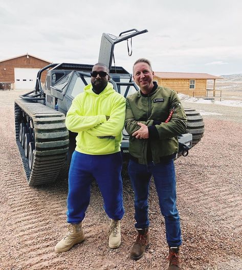 Kanye West on Instagram: “Kanye West & @bobbygwald in Wyoming 💚 #kanyewest #jesusisking” Kanye Wyoming Era, Yeezy Wyoming, Kanye Wyoming, Kanye West Wyoming, Wyoming Camping, Gillette Wyoming, As Aesthetic, Kanye West Outfits, Kanye Fashion