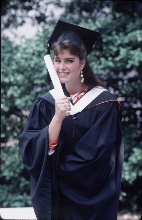 Brooke Shields 1984-1993 — Google Arts & Culture Brooke Shields Young, Dean Cain, Graduation Photography Poses, Graduation Poses, Graduation Picture Poses, Graduation Gown, Grad Photoshoot, Graduation Photography, Princeton University