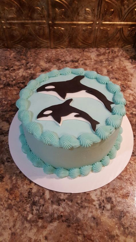 Orca cake Orca Cupcakes, Orca Birthday Cake, Orca Birthday Party, Orca Whale Birthday Party Ideas, Orca Whale Cake, Orca Cake, Whale Birthday Cake, Whale Cake, Whale Birthday Parties