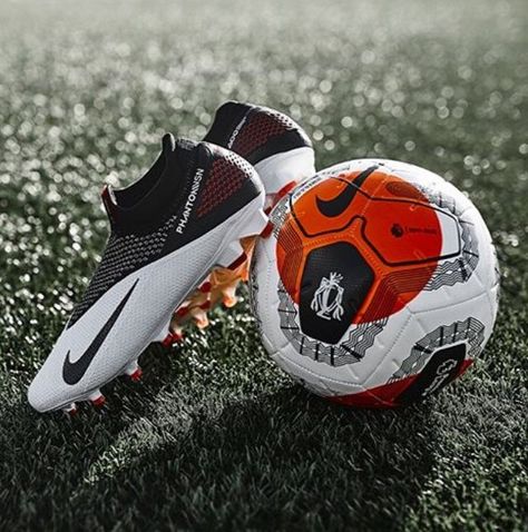 Cute Display Pictures For Whatsapp, Cool Football Boots, Best Soccer Shoes, Nike Soccer Shoes, Football Poses, Nike Football Boots, Soccer Photography, Football Accessories, Lucky Rabbit