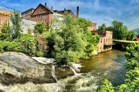 This Small Vermont Town Offers a Quintessential New England Getaway — With Historic Inns, Charming Shops, and Beautiful Walking Trails New England Town, Brattleboro Vermont, England Town, Vermont Vacation, Woodstock Vermont, Vacation 2024, Florida Destinations, Family Beach Trip, Paris Travel Guide