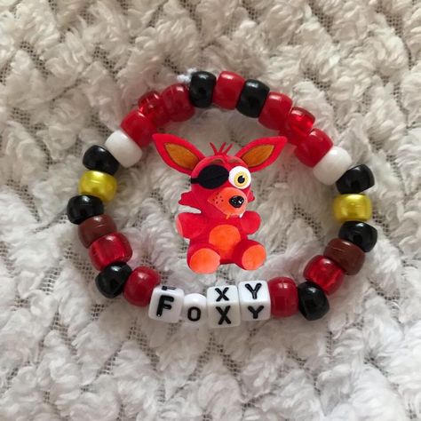 Fnaf Bead Bracelets, Fnaf Kandi Bracelet, Kirby Bracelet, Fnaf Bracelet Ideas, Fnaf Bracelet, Fnaf Kandi, Fnaf Diy, Pulseras Kandi, Fnaf Crafts