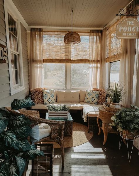 Indoor Back Porch Ideas, Cozy Three Season Room, Enclosed Porch Window Treatments, Boho Three Season Room, Small Three Season Porch, Small Sunroom Entryway, Mud Room Sun Porch, Small 4 Season Room, Cozy Enclosed Porch Ideas