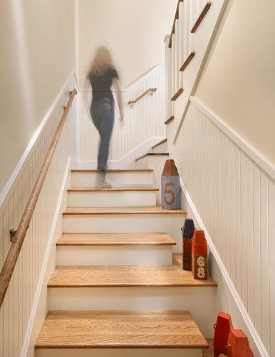 Staircase Photos Beadboard Design, Pictures, Remodel, Decor and Ideas Staircase Beadboard, Eclectic Staircase, Enclosed Staircase Ideas, Enclosed Stairs, Enclosed Staircase, Wainscoting Staircase, Wainscoting Nursery, Wainscoting Hallway, Wainscoting Kitchen