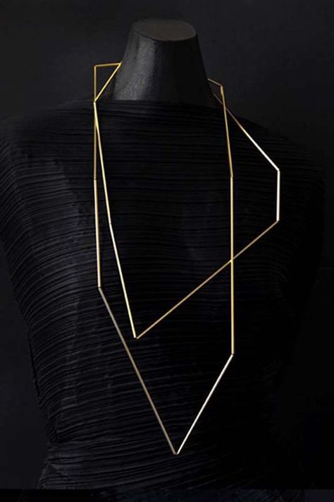 Architectural Necklace, Sculptural Necklace, Japanese Minimalist, Necklaces Ideas, Architectural Jewelry, Sculptural Jewelry, Contemporary Jewelry Design, Recycled Jewelry, Unusual Jewelry