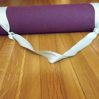 Need a yoga strap - making my own! Yoga Mat Diy, 5 Minute Yoga, Yoga Mat Sling, Diy Yoga, Yoga Mat Strap, Yoga Mats Best, Yoga Techniques, Yoga Pictures, Yoga Strap