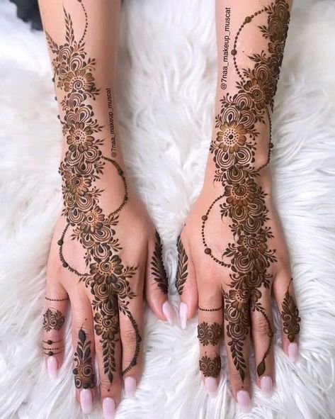 40+ Eid Henna Mehndi Designs - Boss Babe Chronicles Intricate Henna Designs, Arab Henna, Wedding Henna Designs, Henna Mehndi Designs, Henna Flower Designs, Cute Henna Designs, Arabic Henna Designs, Floral Henna Designs, Eid Henna