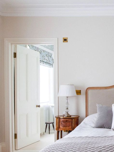 Slipper Satin Farrow And Ball Bedroom, Satin Slipper Farrow And Ball, Slipper Satin Farrow And Ball, Farrow And Ball Bedroom, Coastal House, Farrow And Ball, Wall Paint Colors, White Ceiling, Spare Room