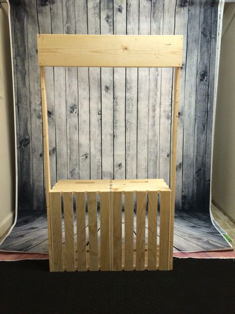 DIY wooden photo booth stand Wooden Crate Photo Prop, Diy Photo Booth Frame, Pavilion Party, Wooden Photo Booth, Banff Christmas, Photo Booth Backdrop Frame, Diy Party Photo Booth, Photo Booth Stand, Recycling Lessons