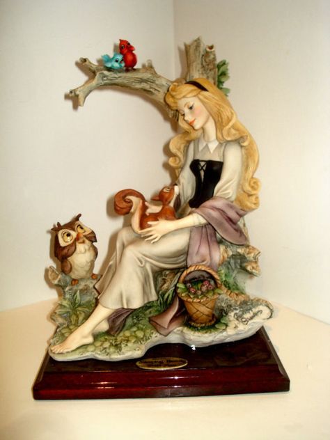 B Giuseppe Armani Figurines, Disney Aurora, Alice In Wonderland Drawings, Disney Princess Aurora, Disney Figures, Cartoon Tv Shows, Disney Sleeping Beauty, Disney Decor, Old Disney