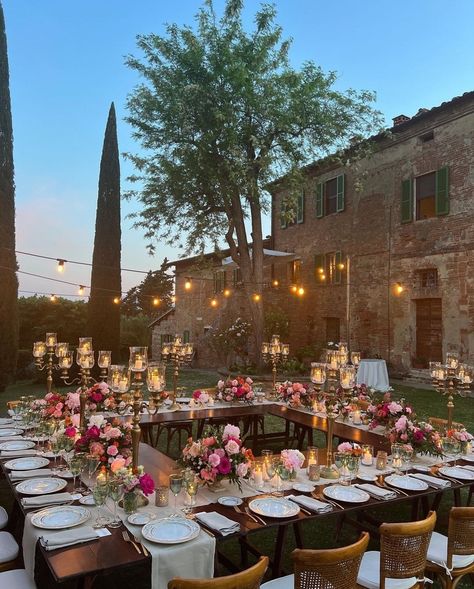 Wedding Ideas 2024, Small Backyard Wedding, Backyard Reception, Dream Wedding Decorations, Villa Wedding, Outdoor Dinner, Dream Wedding Ideas Dresses, Future Wedding Plans, Garden Party Wedding