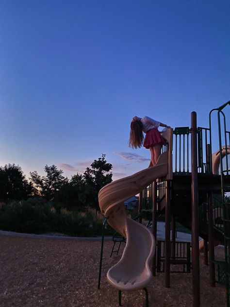 Cute Park Pictures Ideas, Night Playground Aesthetic, Playground Photoshoot Aesthetic, Playground Picture Ideas, Trampoline Park Outfit Ideas, Park Playground Aesthetic, Playground Photoshoot Ideas, Cardinal Aesthetic, Playground Pics