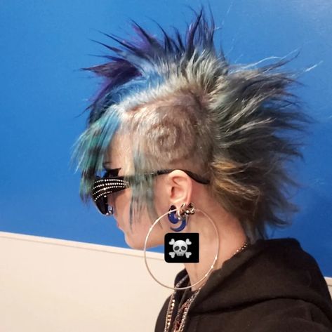 Split Dye Short Hair Pixie, Chelsea Hawk Hair, Punk Mohawk Mullet, Spiked Mullet, Emo Mohawk, Punk Hair Curly, Punk Short Hairstyles, Cool Undercut Designs, Mullet Hair Color Ideas