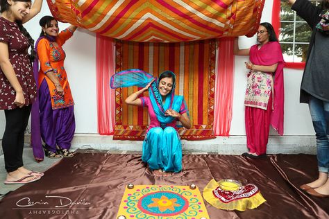 Indian Wedding Garland, Bridal Entry, Alberta Wedding, Punjabi Culture, Brides Mom, Wedding Muslim, South Indian Weddings, Wedding Traditions, Bridal Pictures