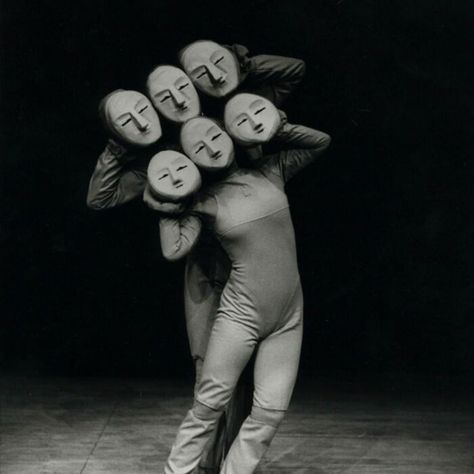 Performance Art From The 1970s Multiple Faces Photography, Multiple Heads Art, Multiple Faces Art, Vintage Bizarre, Creepy Vintage, Multiple Personality, 다크 판타지, Arte Inspo, Arte Fantasy