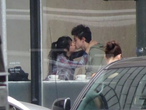 Shawn Mendes and Camila Cabello Kissing in San Francisco Shawn Mendes And Camila Cabello, Make Out Session, Joe Jonas, Bruce Willis, Jennifer Garner, Fifth Harmony, Kourtney Kardashian, Ed Sheeran, Aaliyah