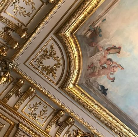 English Court Royal Core, Wallpaper Estetika, Royal Aesthetic, Angel Aesthetic, Baroque Architecture, Gold Aesthetic, 背景 シンプル, Money Aesthetic, Beige Aesthetic