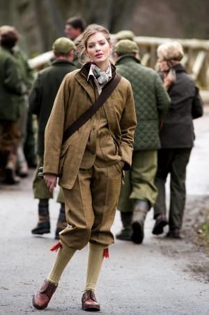 Barbour Ladies tweed breeks and shooting jacket English Style Outfit Women, British Hunting Fashion, English Hunting Outfit, Hunting Attire, English Hunting, Hunting Outfit, Countryside Fashion, British Country Style, Tweed Ride